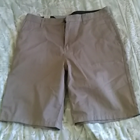 Volcom shorts size 33 - Picture 1 of 1